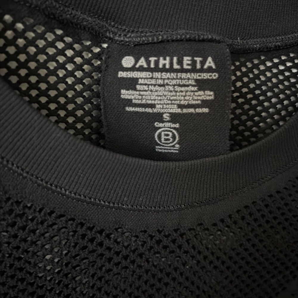Athleta Black Oxygen Tank Top S Laser Cut Stretch Breathable Seamless Workout - Picture 2 of 3